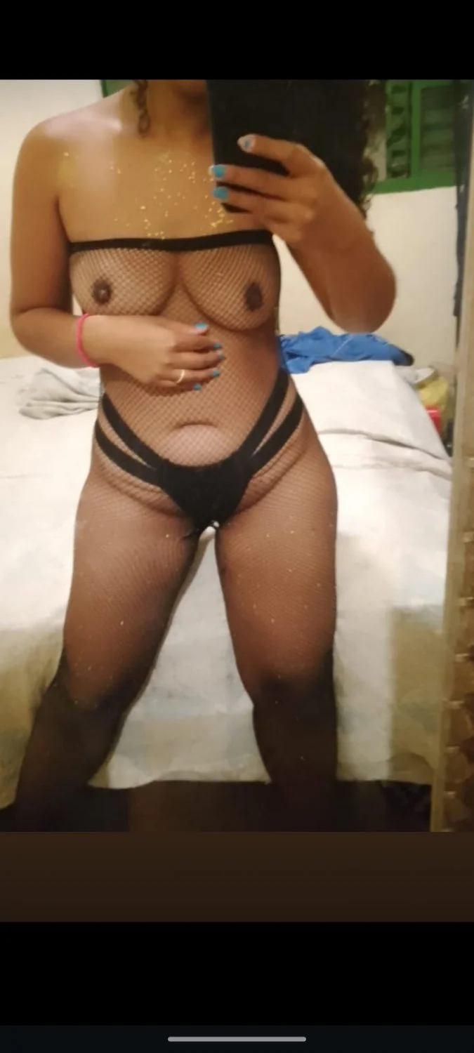 Morena cavala se exibindo e mamando gostoso image 6