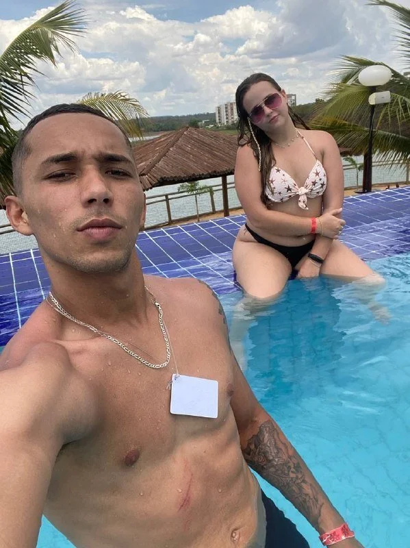 Loira gostosa sentando pro namorado image 3