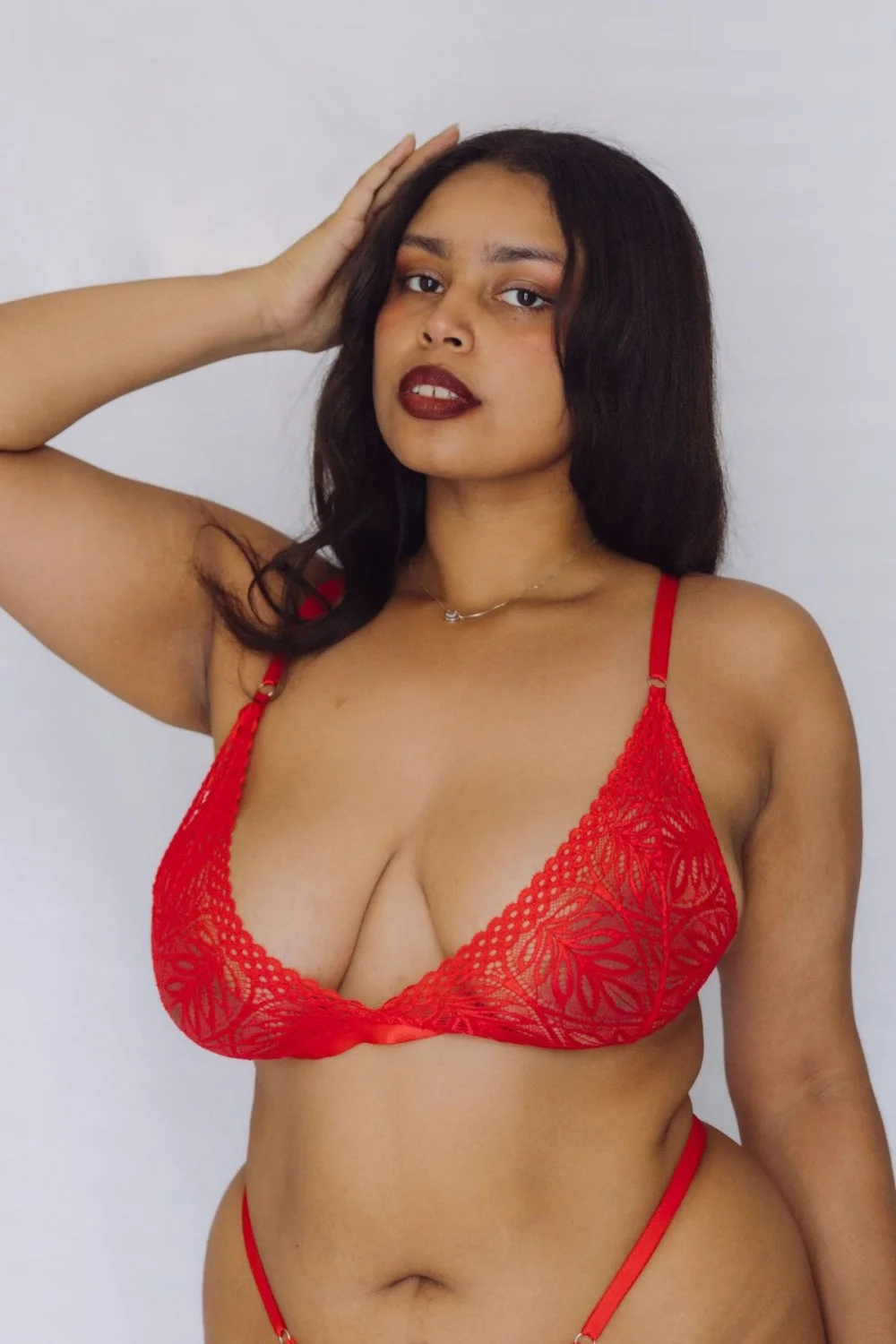 Morena peituda de lingerie image 16
