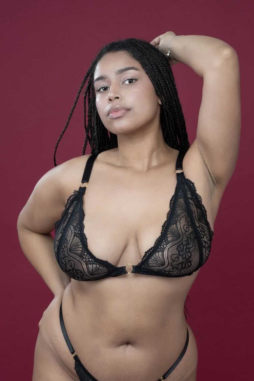 Morena peituda de lingerie image 2