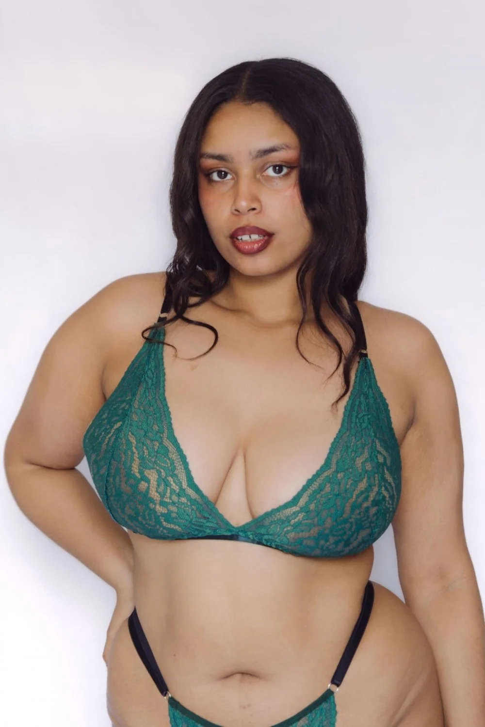 Morena peituda de lingerie image 26