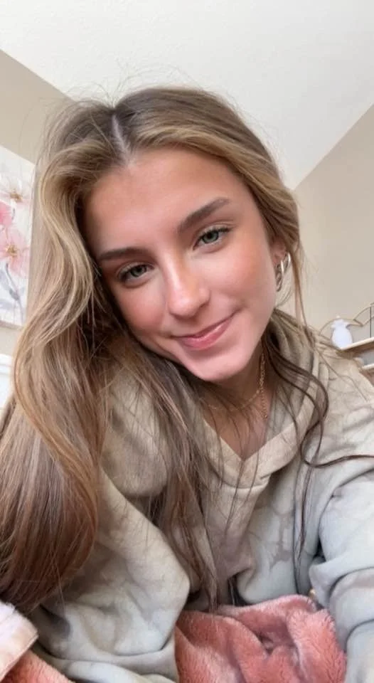 Kik girl Who is she??? Need to know. PM if you have socials or more pics main image