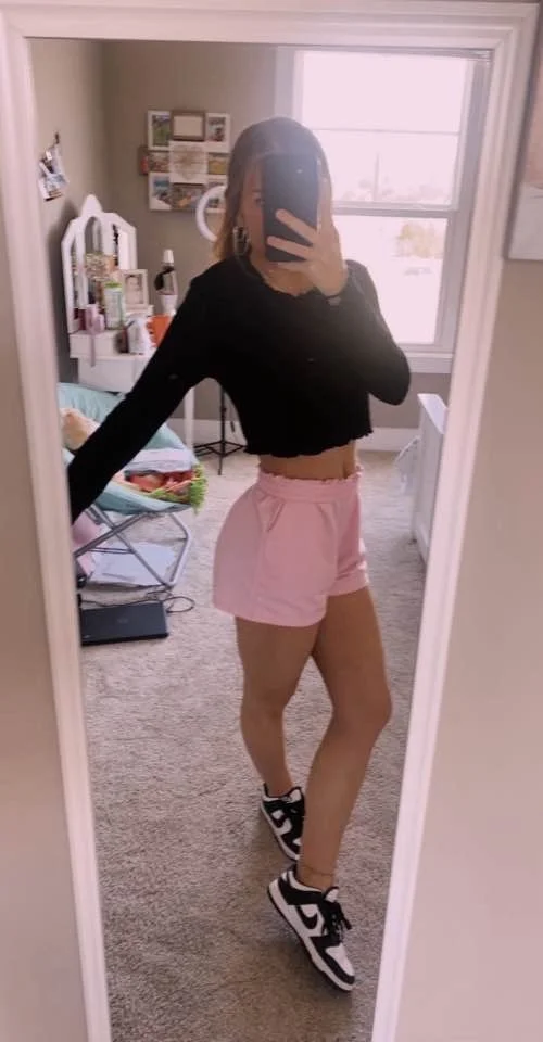 Kik girl Who is she??? Need to know. PM if you have socials or more pics image 8
