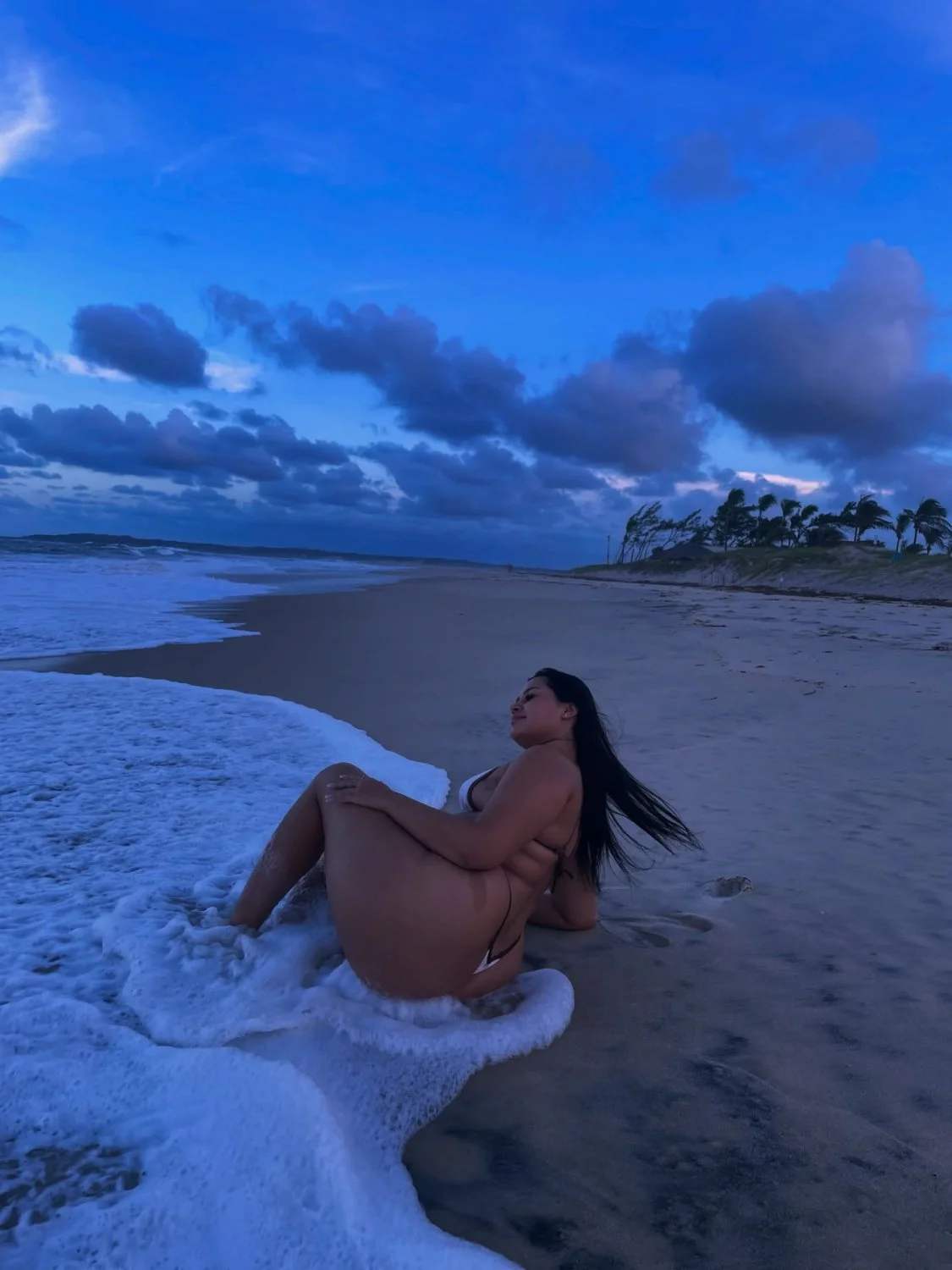 Novinha gostosa da bunda mole dançando, sorriso de puta, gozar gostoso com essa puta image 3