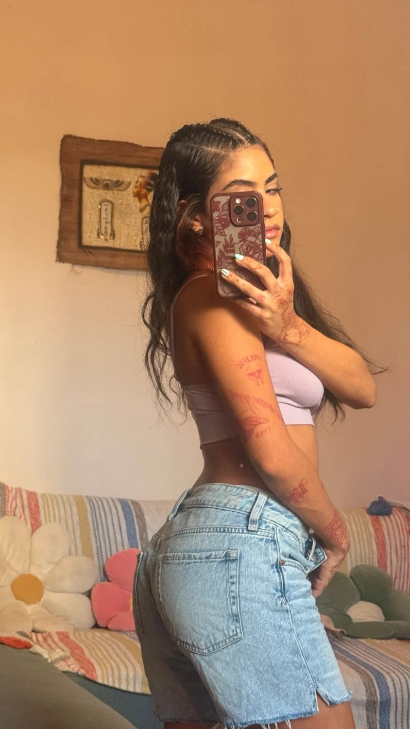 petite latina alondra image 6