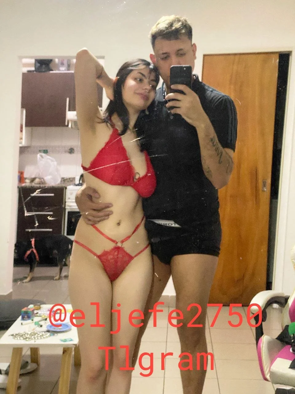 Buenísima morocha argentina mamando polla main image