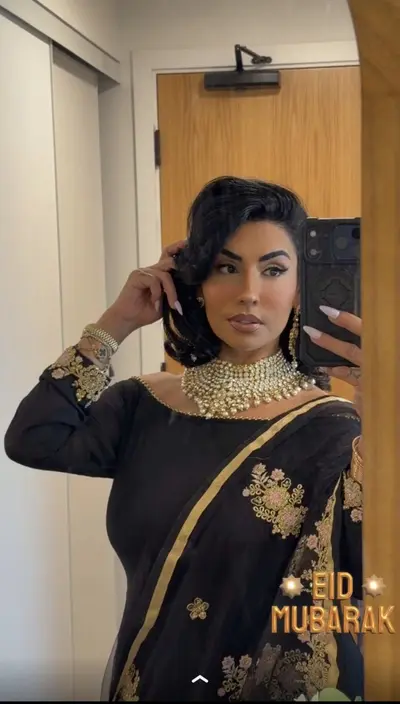 Sexy Indian Muslim MILF leaked😍 cover image