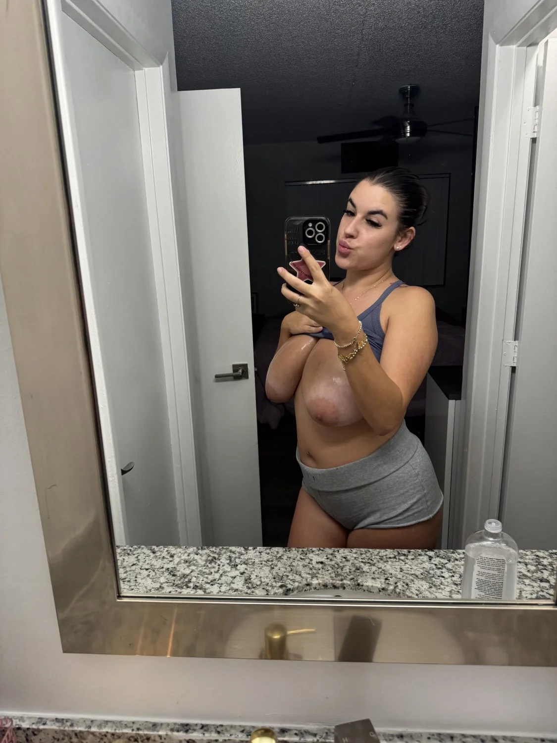 This hoe is a mess lol. image 3
