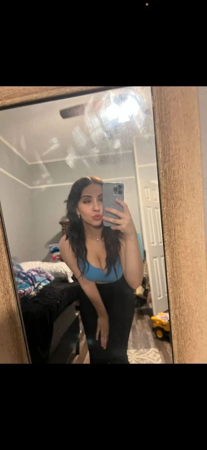 Cheating whore sending nudes to random guys image 5