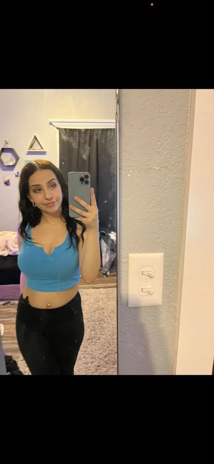 Cheating whore sending nudes to random guys image 6