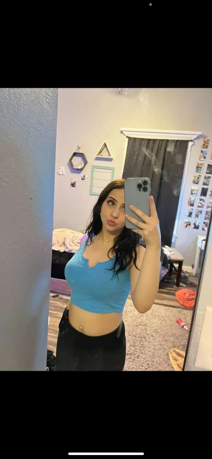Cheating whore sending nudes to random guys image 7