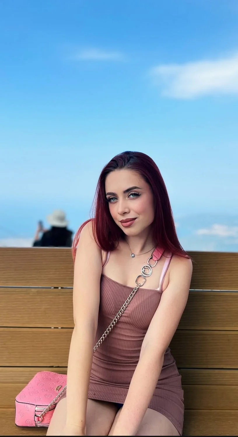 she wants to be influencer image 17