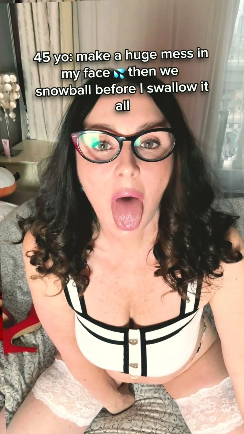 🔞 Hot tight petite body nude masturbating pussy 😈🍑 Check OF now image 3