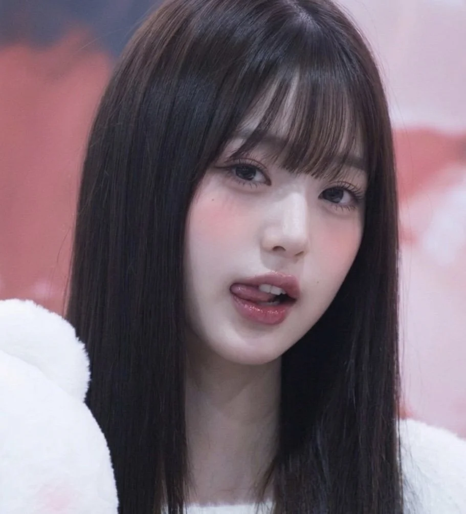 Wonyoung pornface image 1