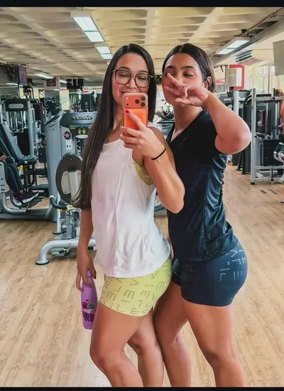 Lorena pina mais mãe dela gostosa de mais 😈😈 cover image