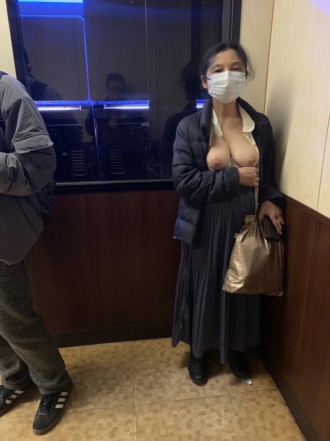 おっぱい露出 image 3