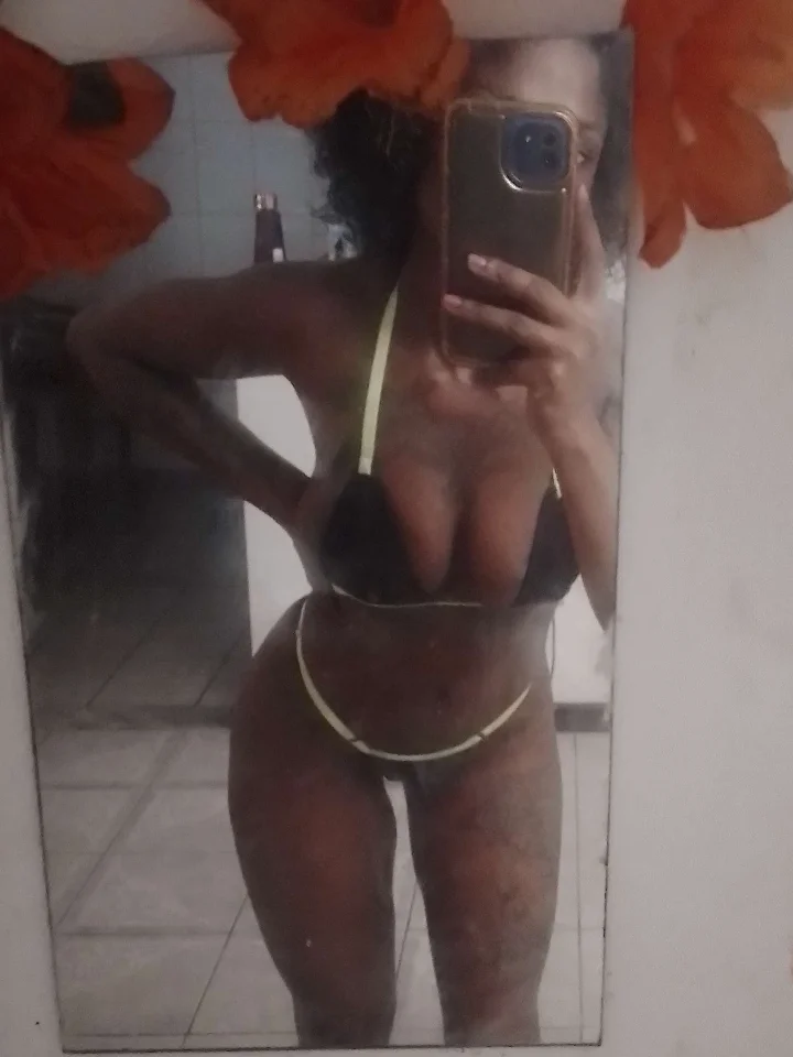 Pretinha safada image 8