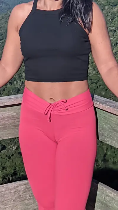 Esposa na trilha e na Praia com a buceta repartida cover image