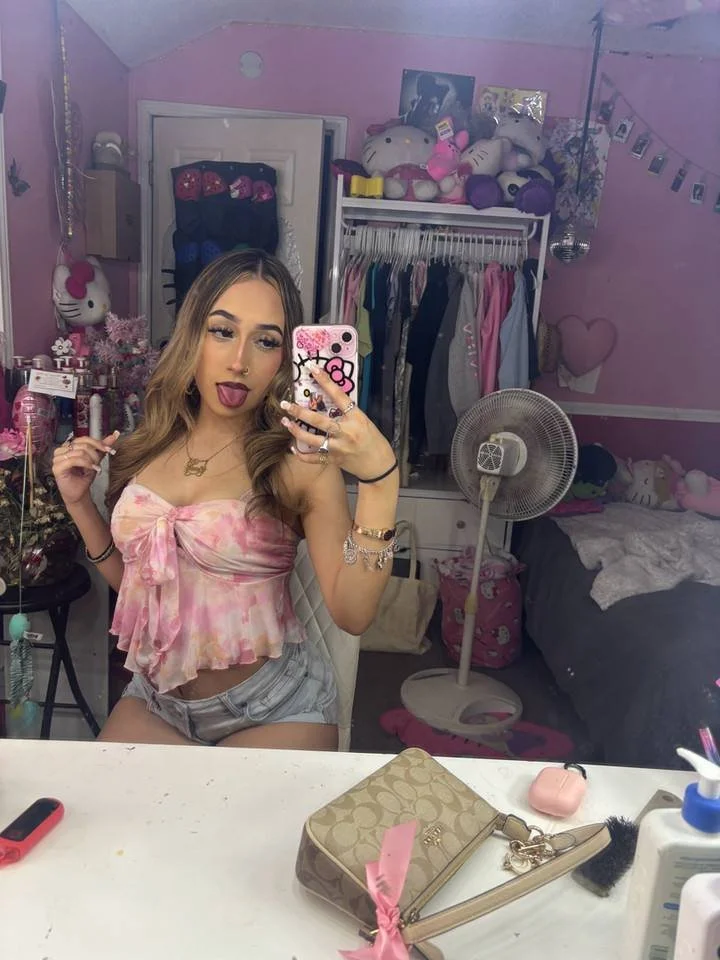 304 latina teases in changing room image 3