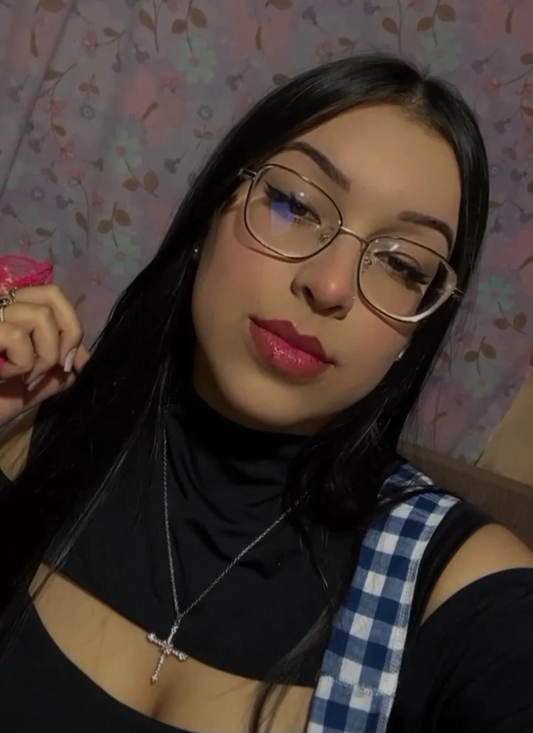 Dentro sim ou não? Novinha peituda image 6