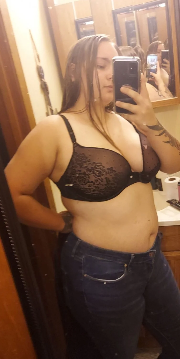 Illinois Whore tatted up with amazing tits and curves image 2