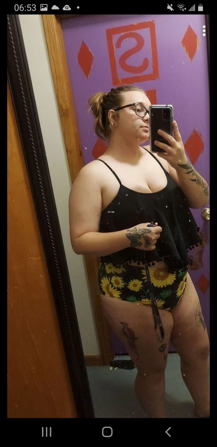 Illinois Whore tatted up with amazing tits and curves image 3