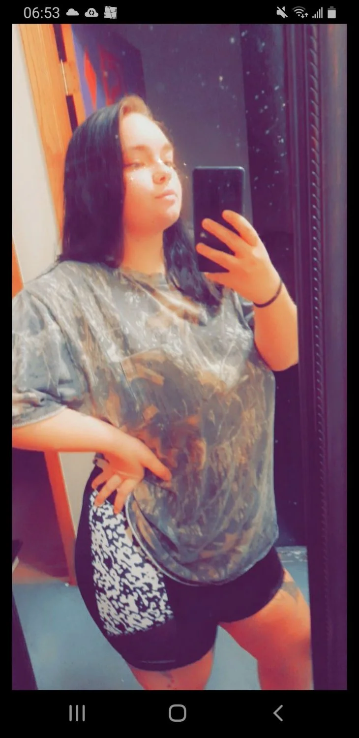 Illinois Whore tatted up with amazing tits and curves image 8