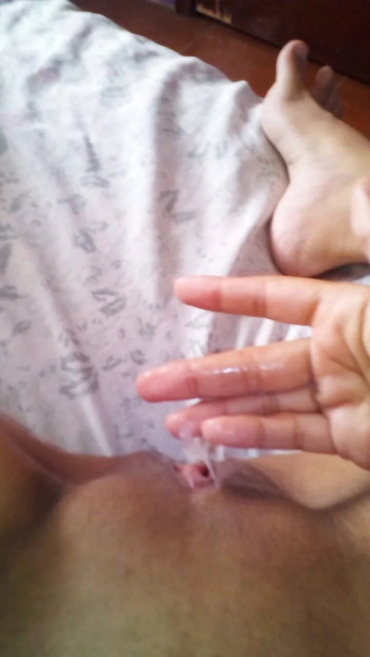 Mi flaquita siempre mojada, me muestra su rica vagina húmeda image 9