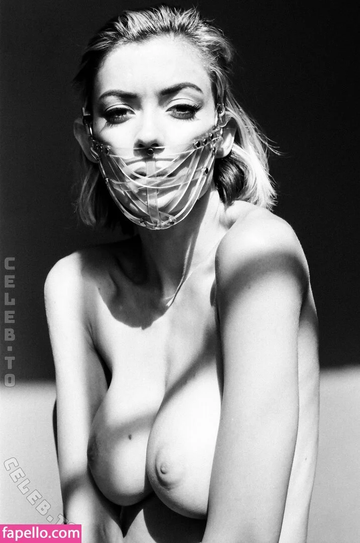 Former fashion model turned MILF image 11
