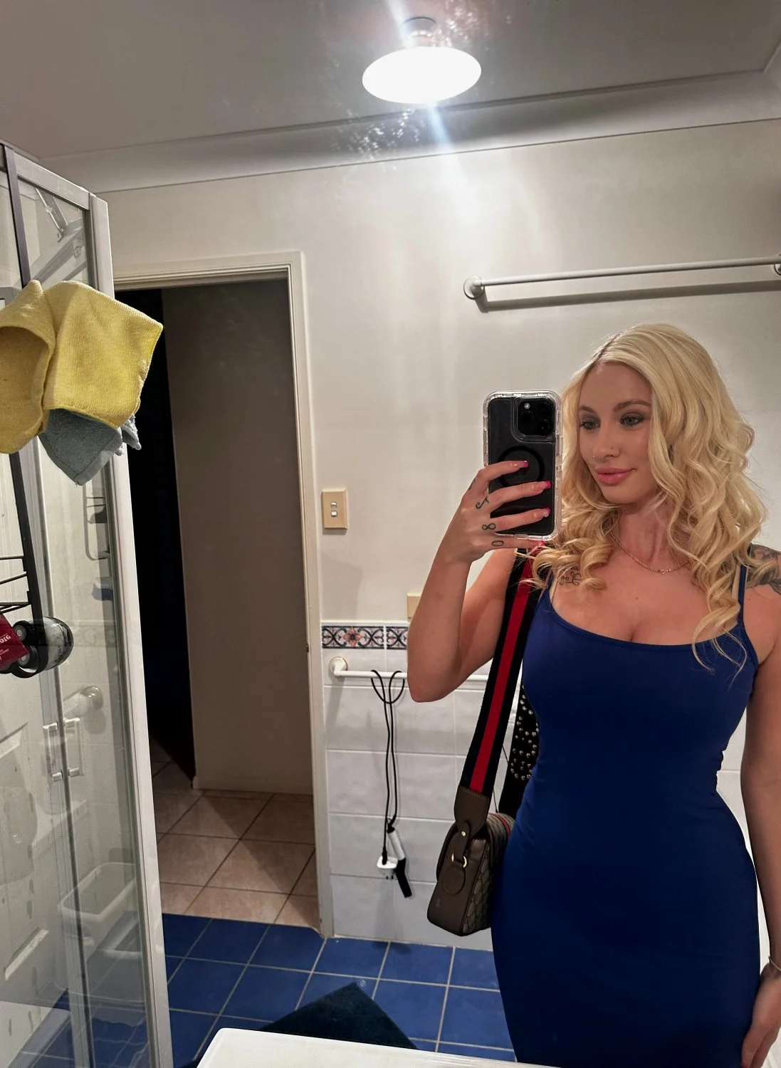 I love to be called a hot horny babe main image