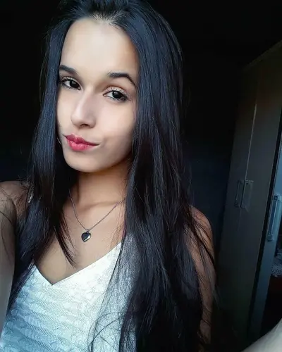 Jessica novinha caindo de boca na rola cover image