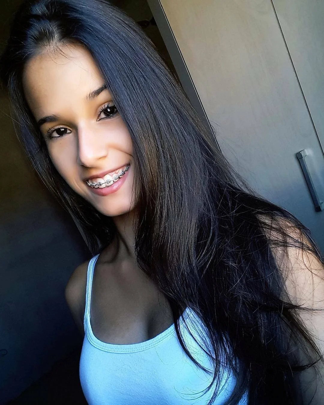 Jessica novinha caindo de boca na rola image 2