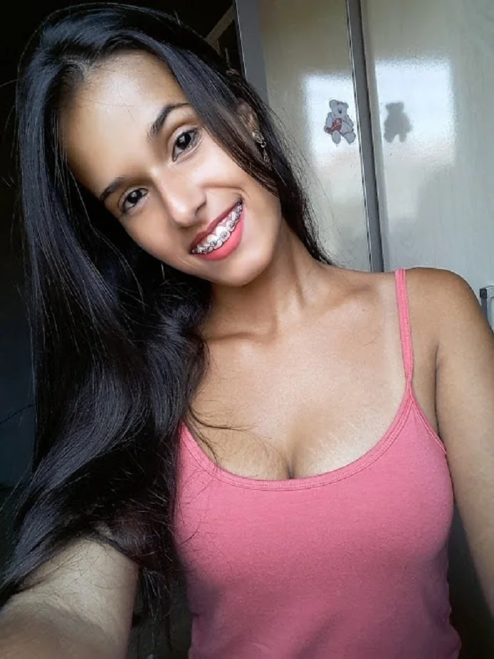 Jessica novinha caindo de boca na rola image 4