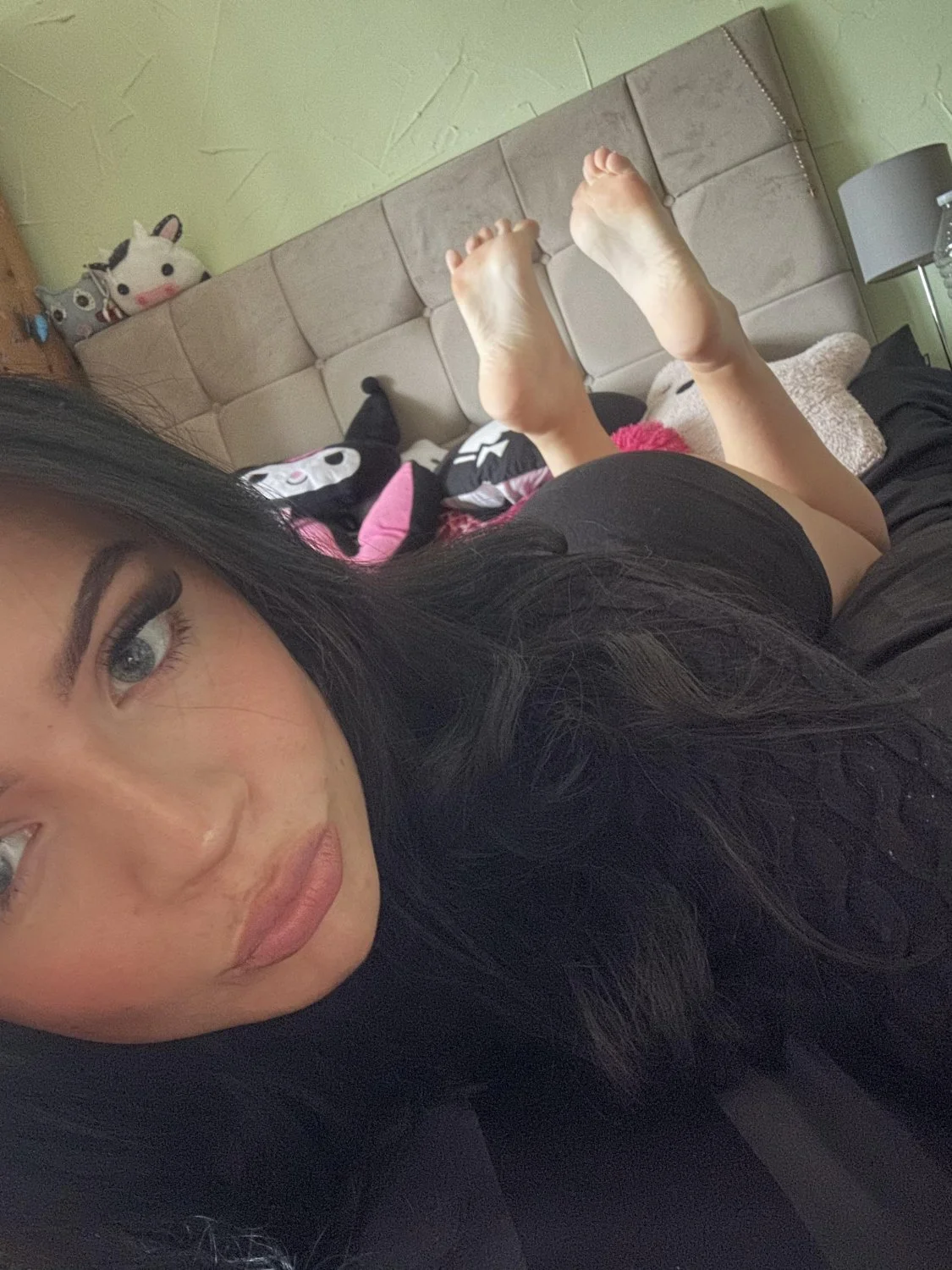 British desperate loser can't stop self worshiping her feet image 2