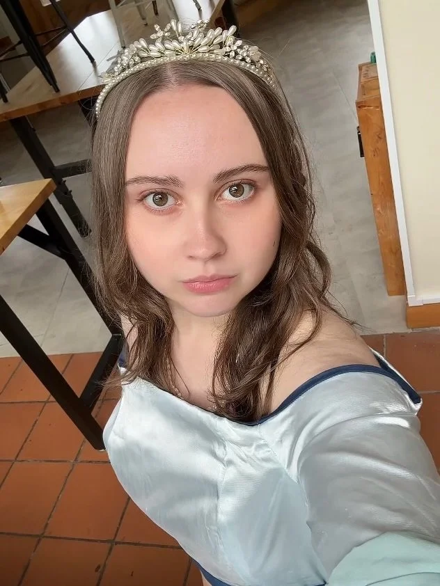 Upcoming NZ/UK actress Liz image 10