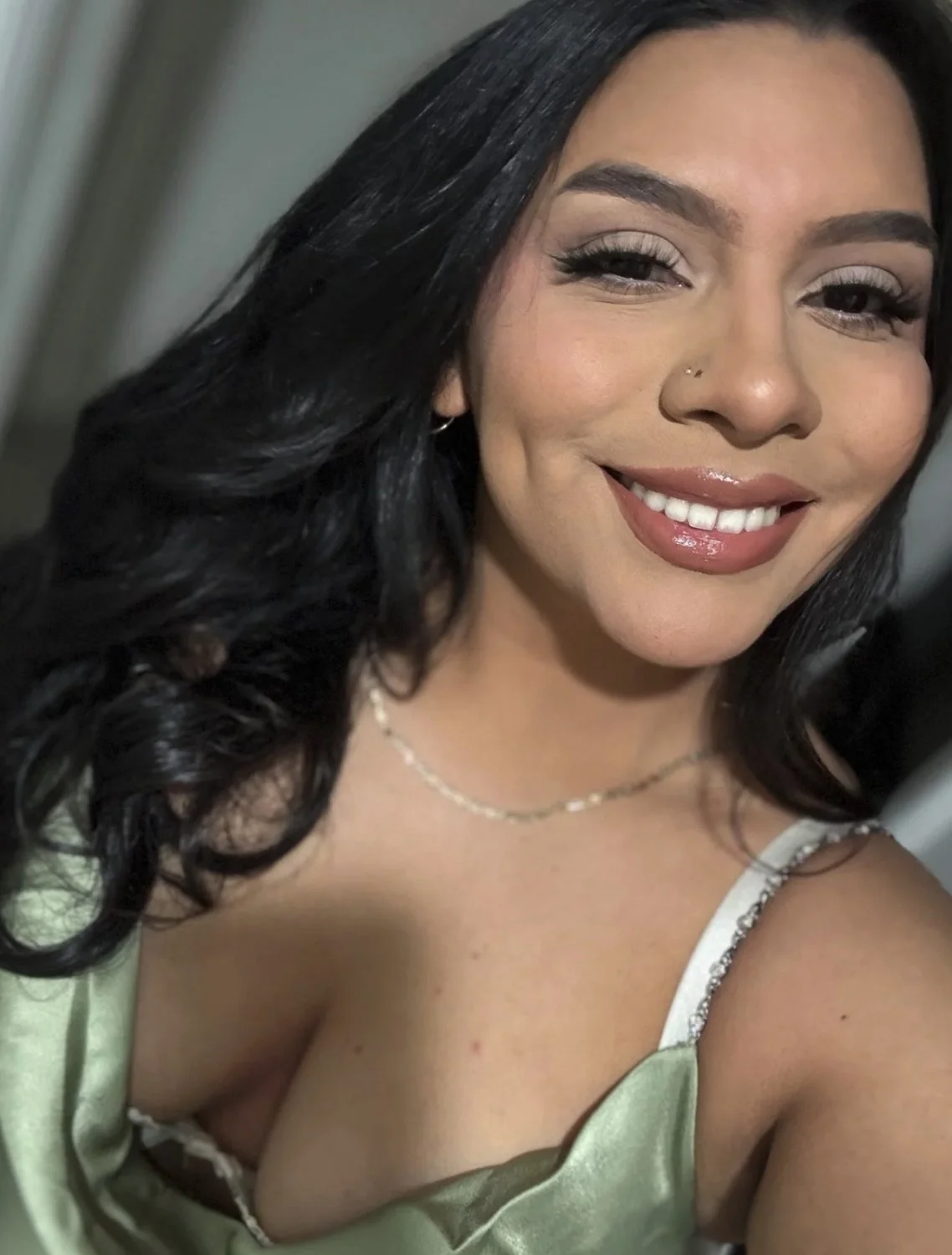 Slutty Muslim likes showing off her ass and tits main image