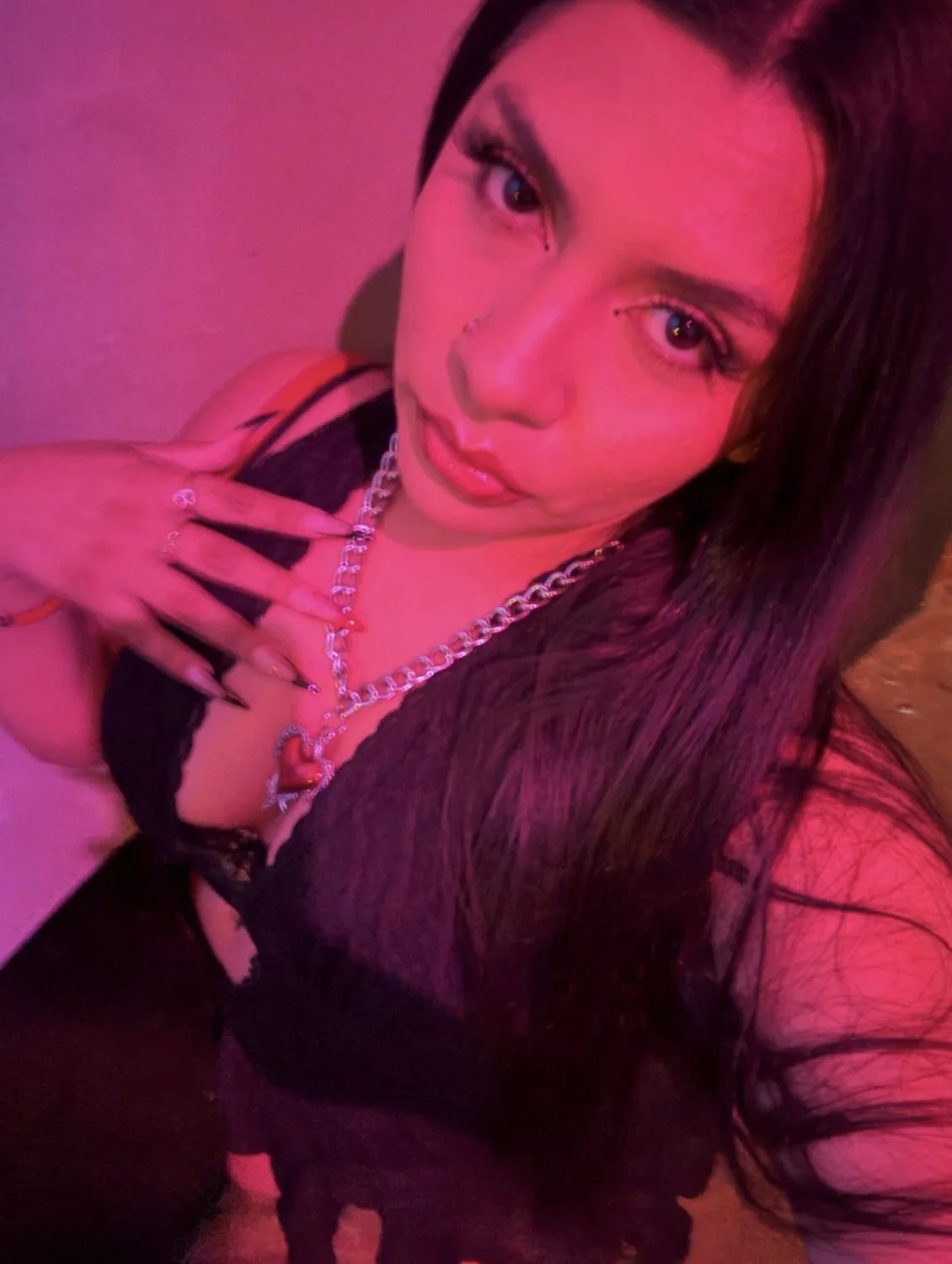 Slutty Muslim likes showing off her ass and tits image 4