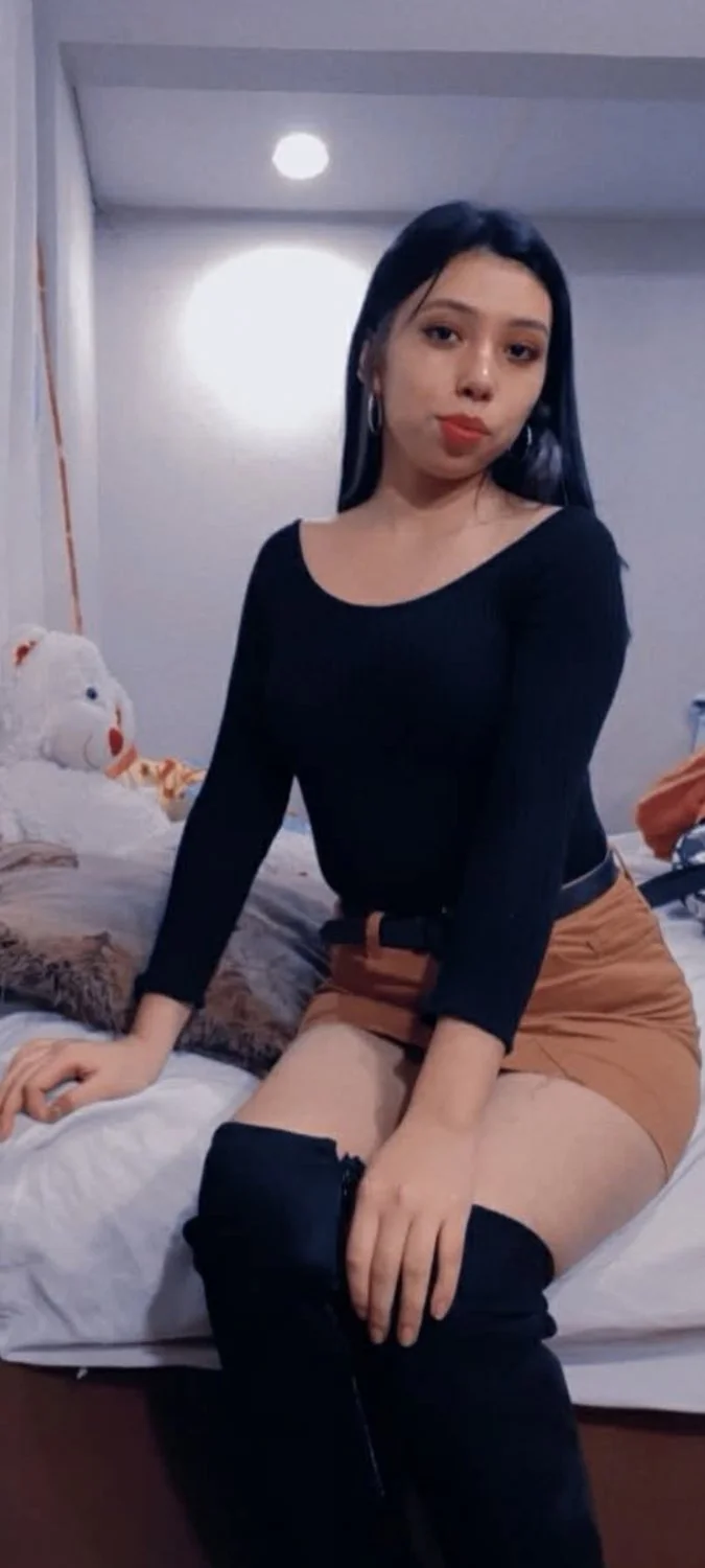 Linda Girl zorrita y puta bien hermosa flakita sexy image 5