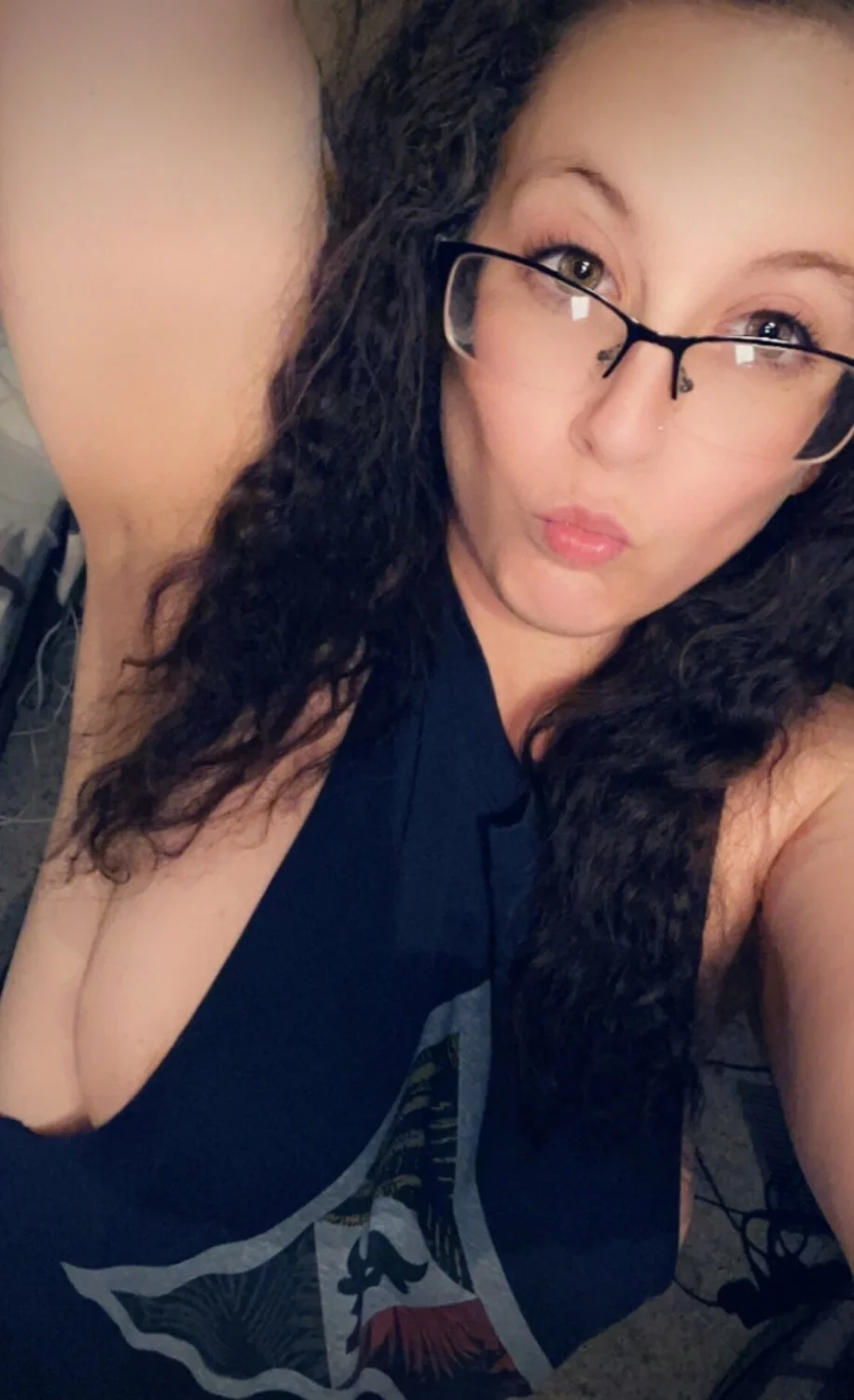 I love this whores milf body image 16