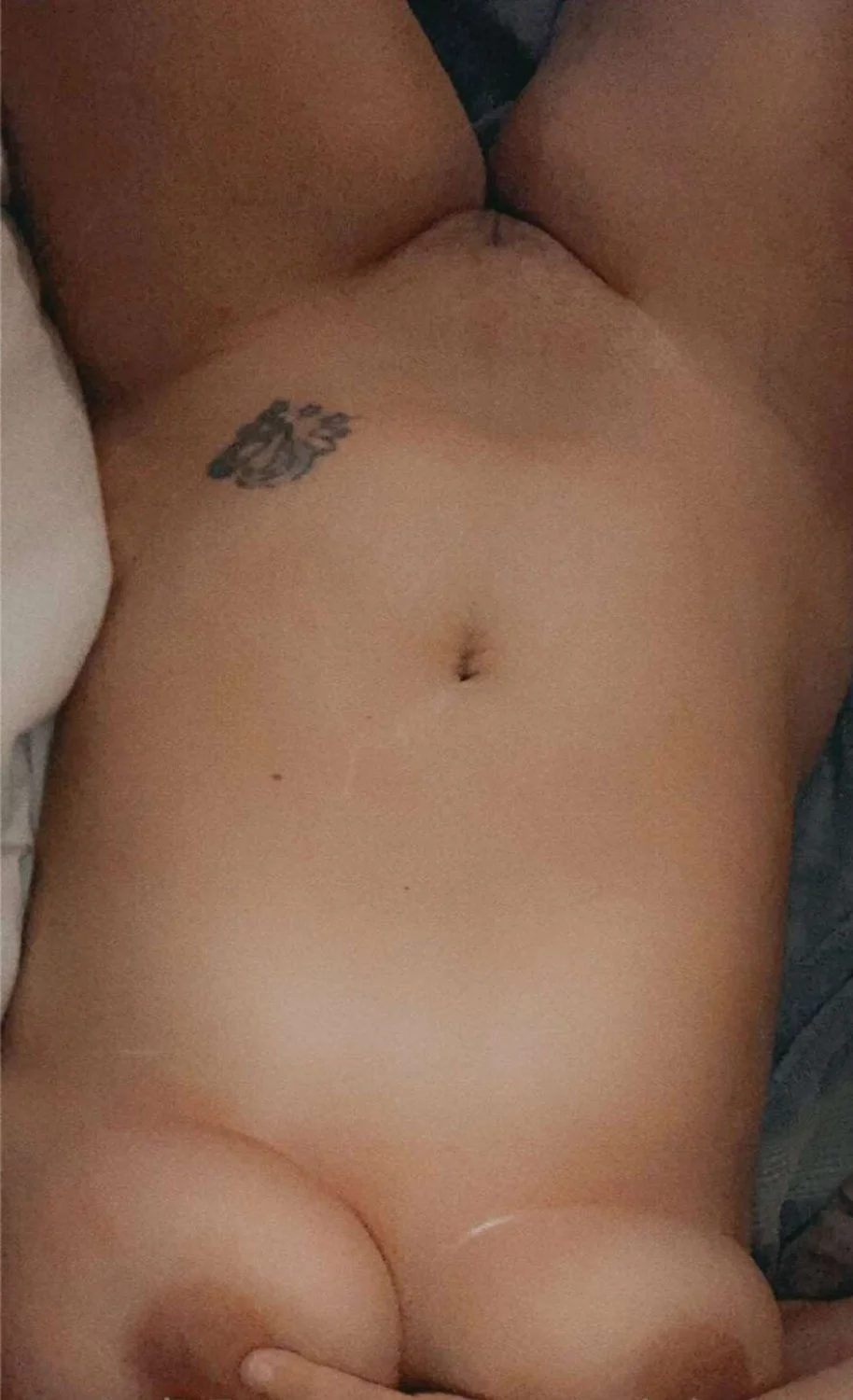 I love this whores milf body image 7