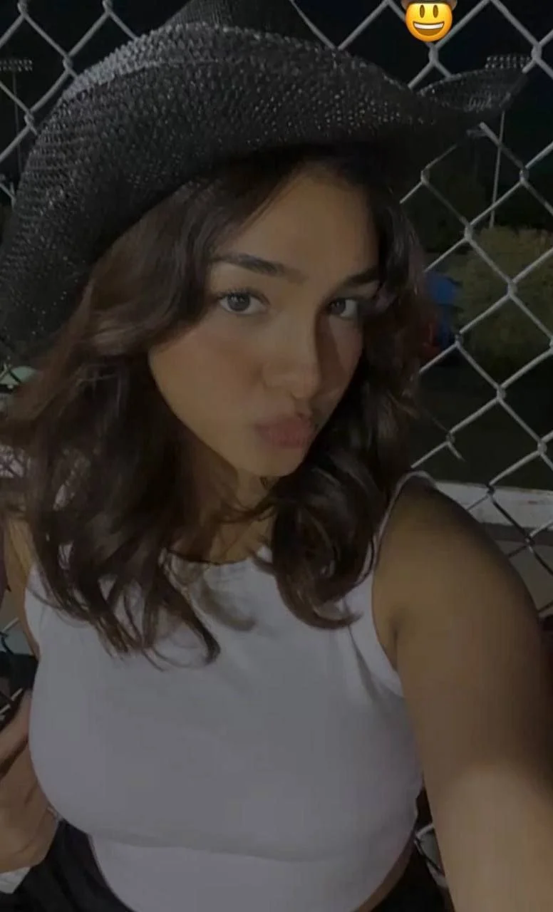 Stunning brown desi whore Sirjana image 1