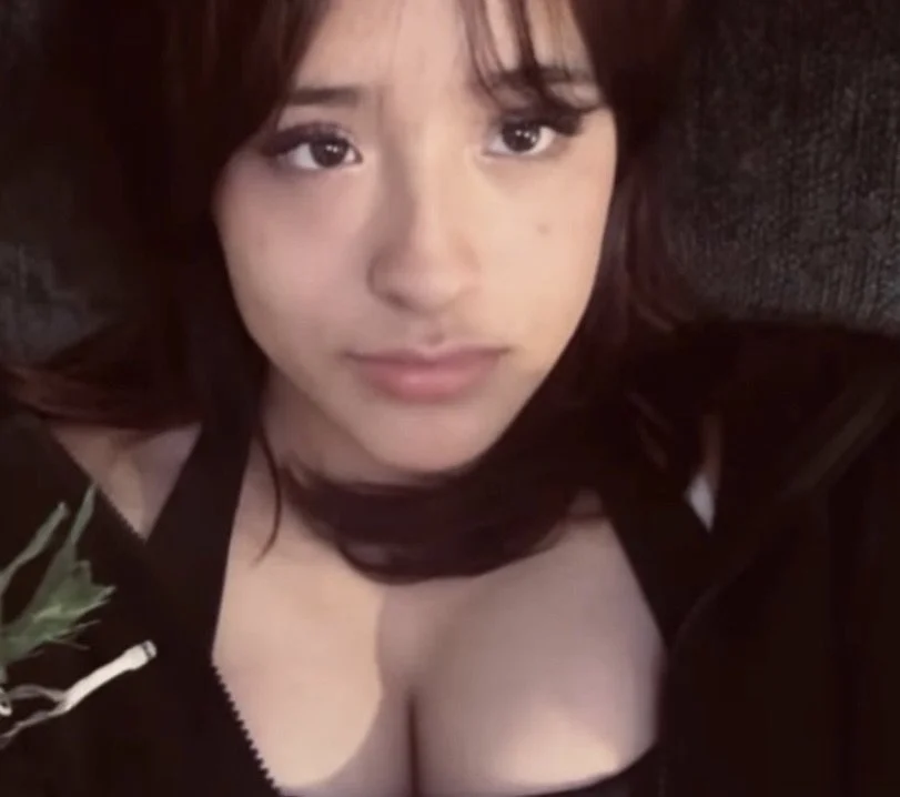 Que piensan de ella? image 3