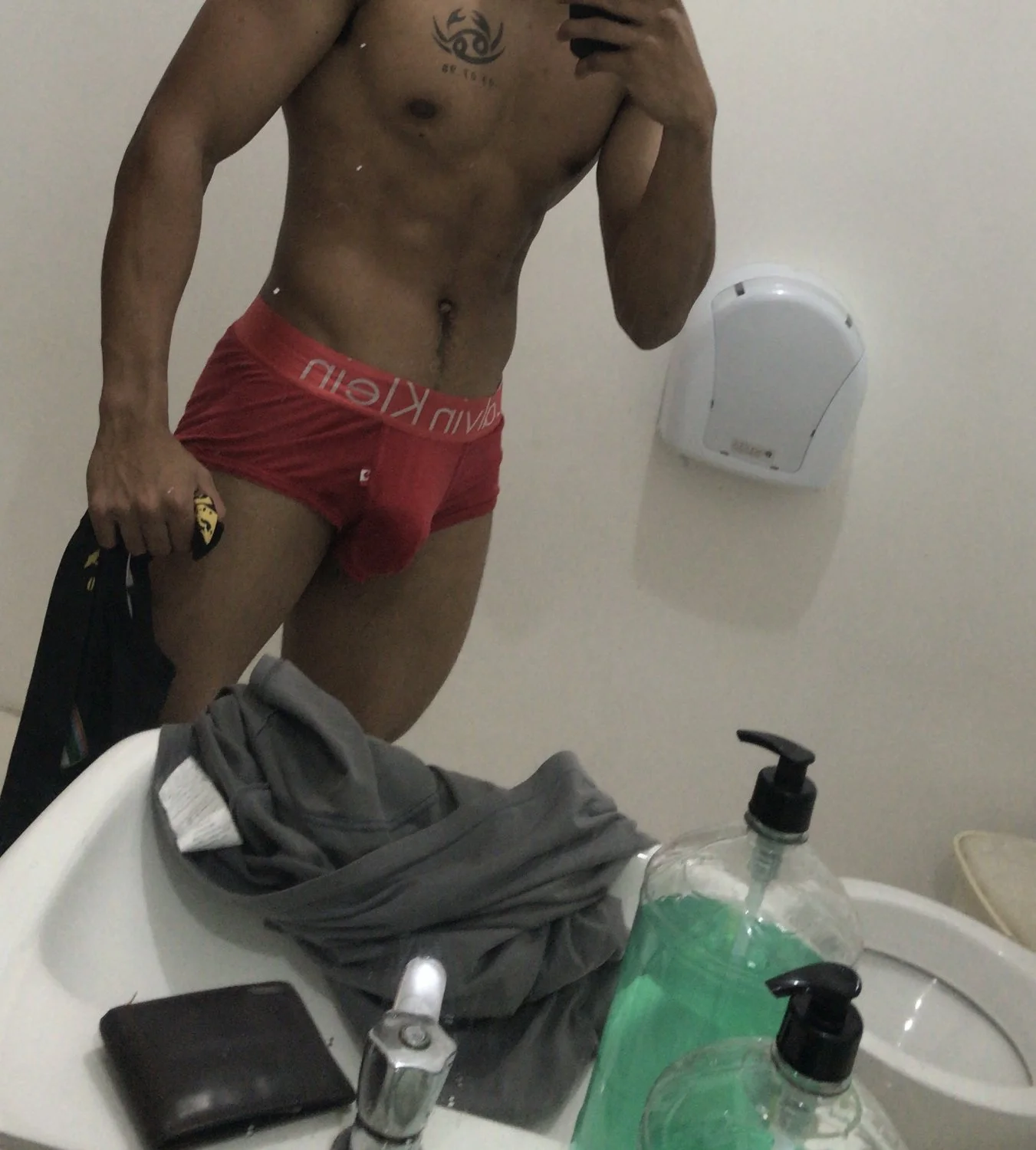 Roludo tatuado da academia. main image