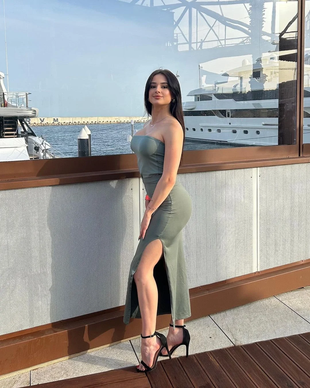 bombshell model fucked hard image 5