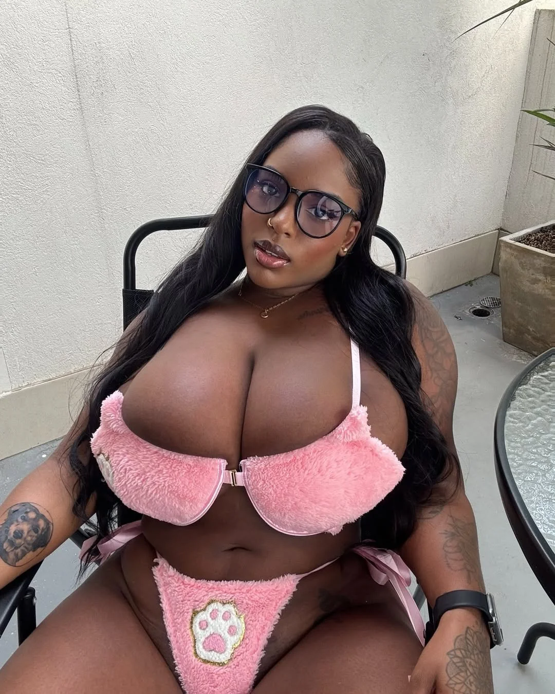 Incredible Colombian brunette woman with huge boobs 🍑 image 6