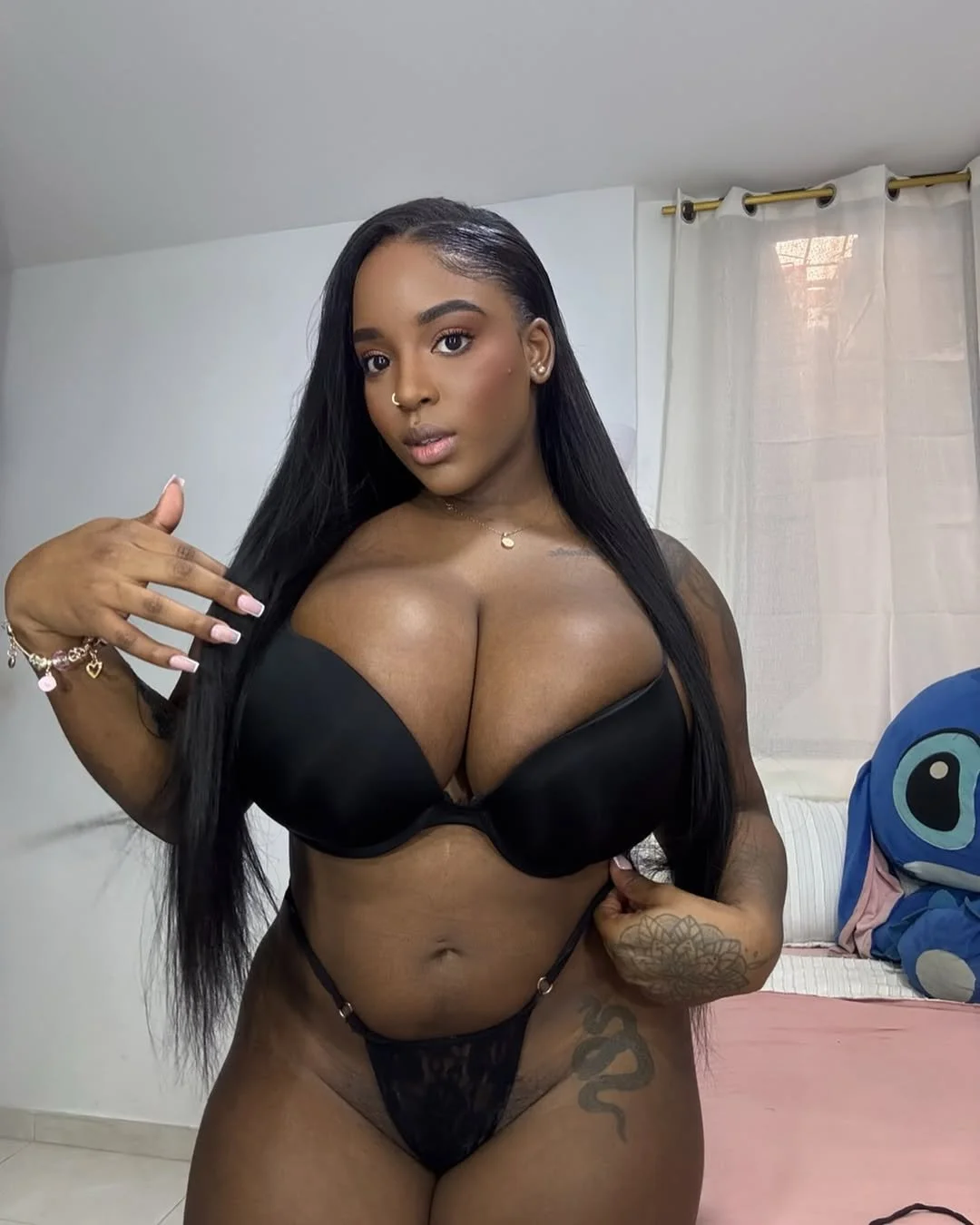 Incredible Colombian brunette woman with huge boobs 🍑 image 7