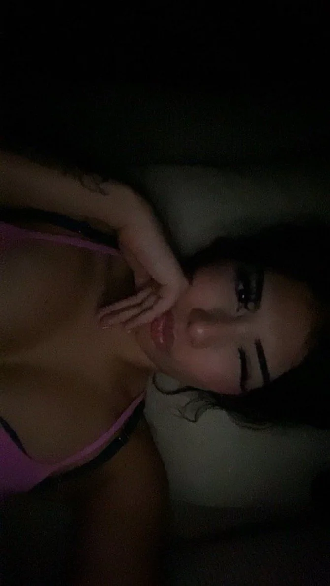 sells pussy for 300 in AZ main image