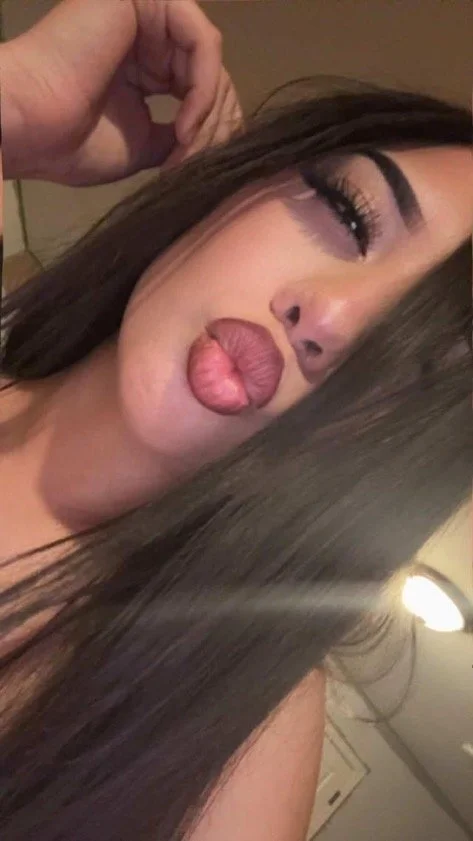 sells pussy for 300 in AZ image 5