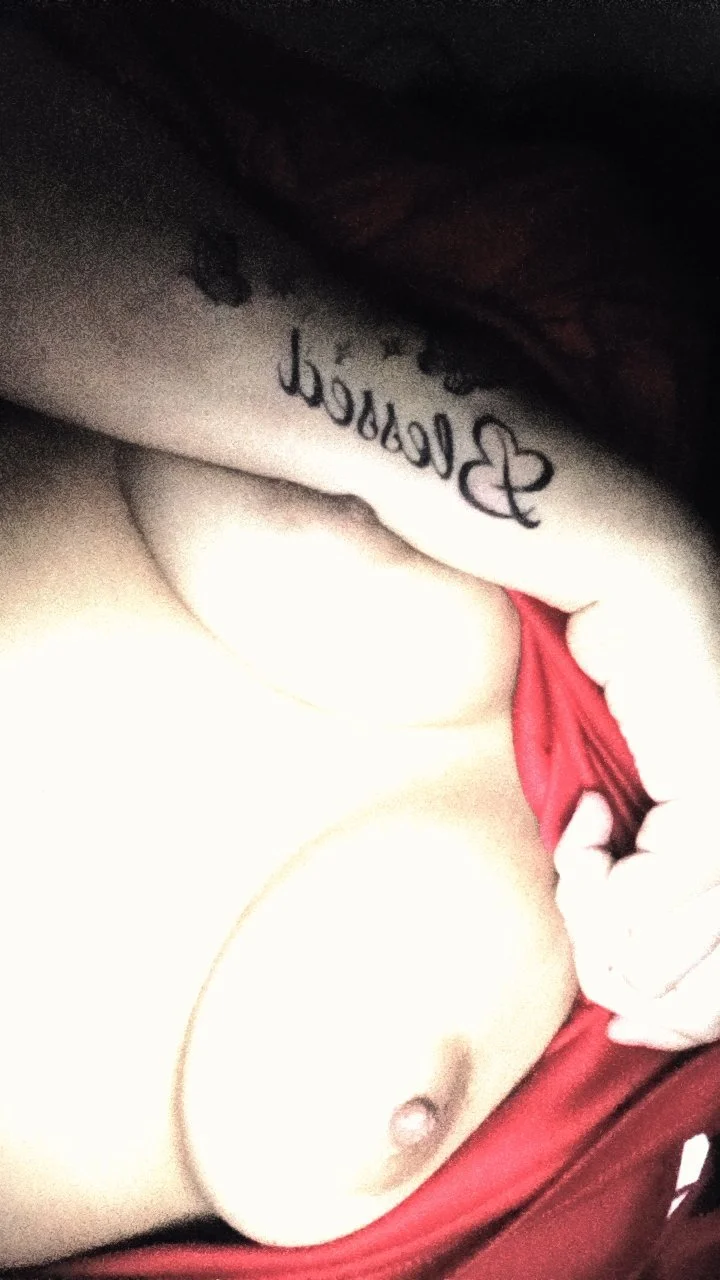 sells pussy for 300 in AZ image 7