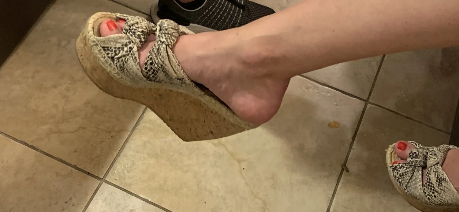 MILF feet and legs image 7
